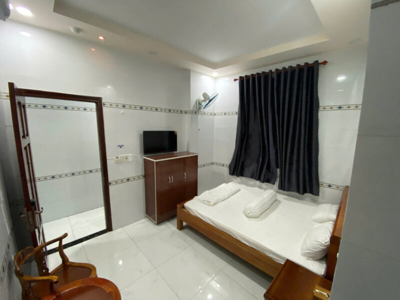 4.6.25 -  NHÀ NGHỈ 3 LẦU HẺM 2 NGUYỄN VIỆT HỒNG