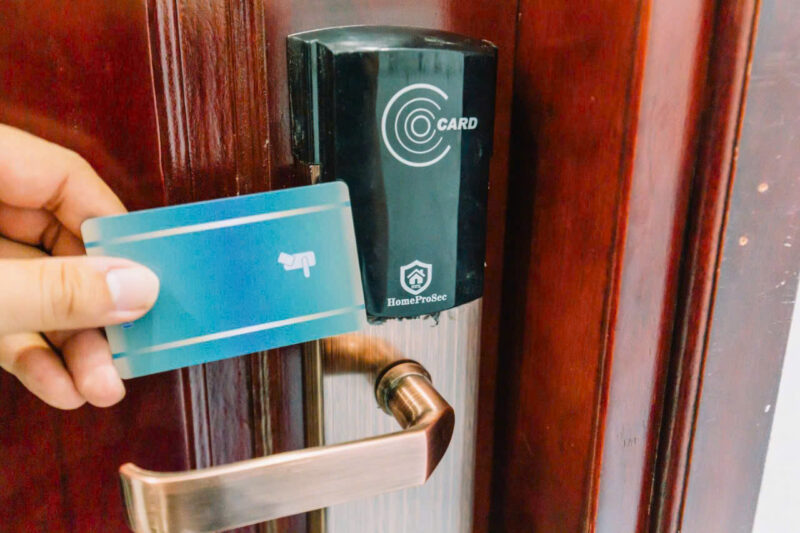 4.6.25 -  NHÀ NGHỈ 3 LẦU HẺM 2 NGUYỄN VIỆT HỒNG